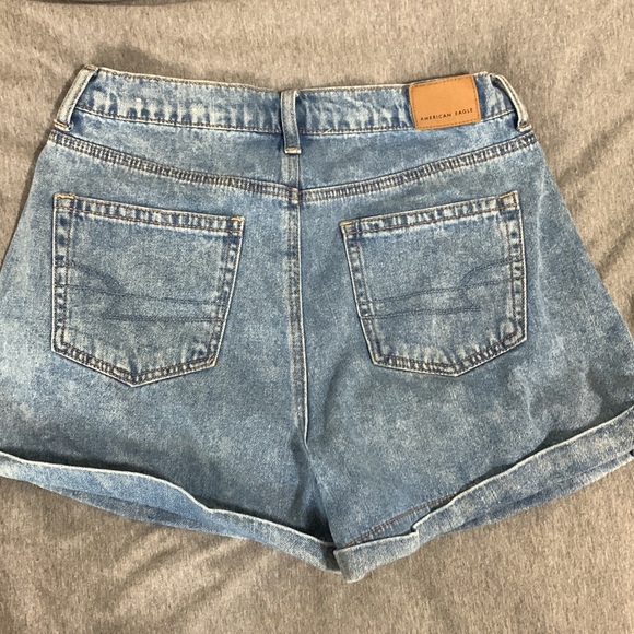 Size 6 American eagle shorts - Picture 3 of 3